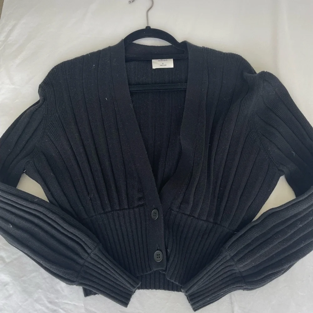 Aritzia Plunge Front sweater xs - Picture 3 of 4